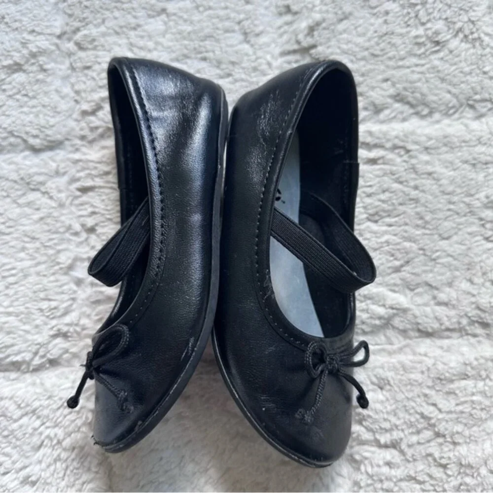 Zoe & Zac | Textured Ballerinas with Bow Accent Dress Shoes | Size 8